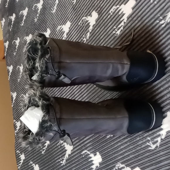 HHIGJ SIERRA SNOW BOOTS SIZE 8M - Picture 3 of 12